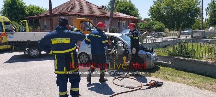 Σύγκρουση οχημάτων με δύο τραυματίες στον Άγιο Θεόδωρο Καρδίτσας (+Φώτο)
