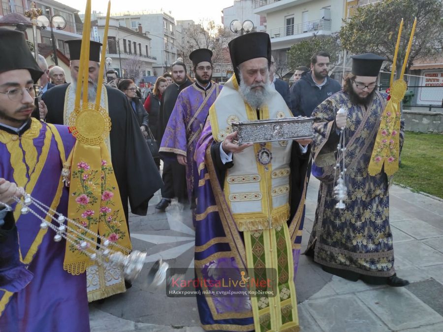 Την θαυματουργή δεξιά χείρα του Αγίου Σπυρίδωνα υποδέχθηκε η Καρδίτσα (+Φωτο +Βίντεο)
