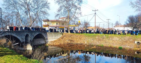 Για τρίτη συνεχόμενη φορά πραγματοποιήθηκε η ρίψη του Τιμίου Σταυρού στον ποταμό Ενιπέα στην Ιτέα Καρδίτσας