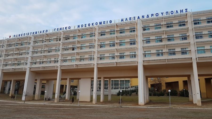 Σε επιβατηγό πλοίο στο λιμάνι της Αλεξανδρούπολης μεταφέρθηκαν 65 ασθενείς από το Γενικό Νοσοκομείο της πόλης