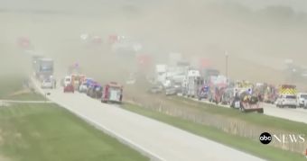 ΗΠΑ: Έξι νεκροί σε καραμπόλα με δεκάδες οχήματα σε αυτοκινητόδρομο του Ιλινόι, εξαιτίας θύελλας σκόνης