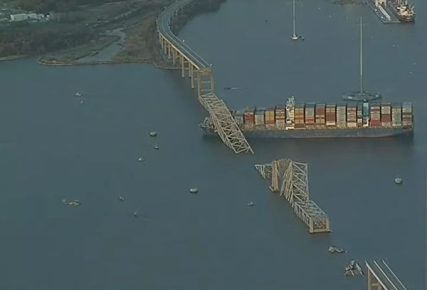 Κατάρρευση γέφυρας στη Βαλτιμόρη: Δύο άνθρωποι ανασύρθηκαν ζωντανοί από τον ποταμό Πατάπσκο - Συνεχίζονται οι έρευνες