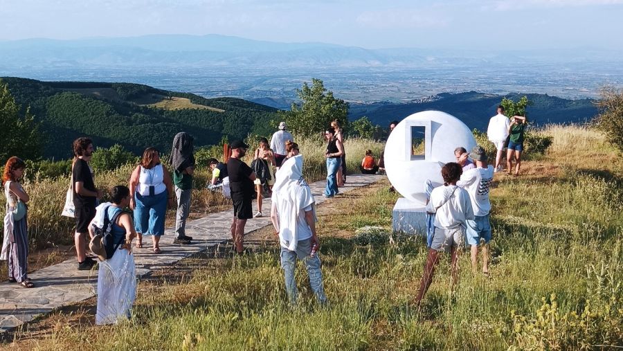 Προετοιμάζεται πιλοτική εφαρμογή για την ξενάγηση τουριστών στη λίμνη Πλαστήρα, με χρήση κινητών τηλεφώνων