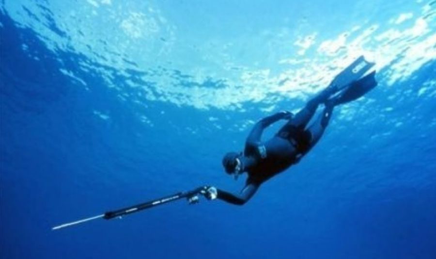 Αγνοείται δύτης στα λιμανάκια της Βουλιαγμένης