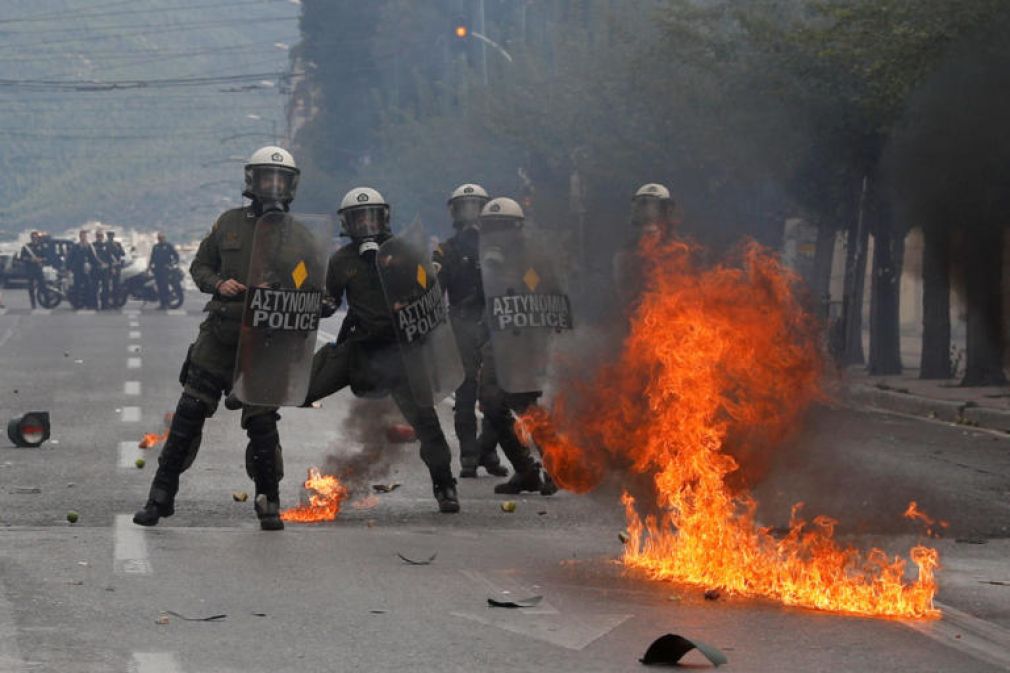 Νέα συγκέντρωση στις 12 στο Σύνταγμα από τις παμμακεδονικές οργανώσεις - Συλλήψεις και προσαγωγές την Πέμπτη