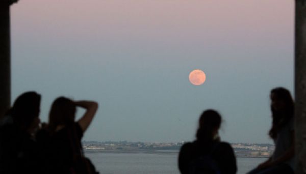 Έρχεται στις 17 Ιουνίου η «Πανσέληνος της Φράουλας»