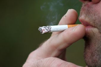 Η έγκαιρη διακοπή του καπνίσματος συνδέεται με μεγαλύτερα ποσοστά επιβίωσης για άτομα με καρκίνο στον πνεύμονα