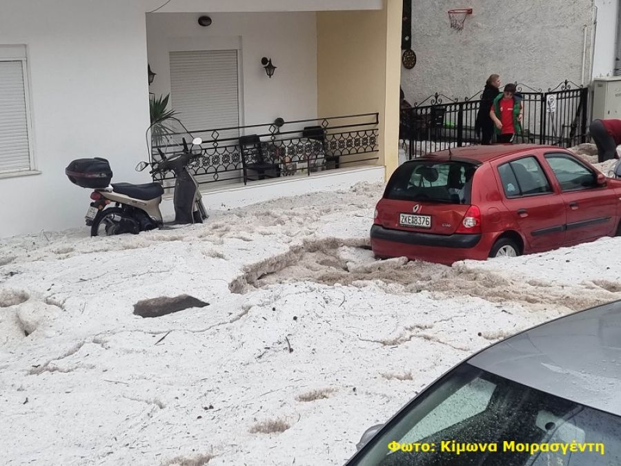 Ιωάννινα: "Βουνά" από χαλάζι σε δρόμους και σπίτια (+Φωτο)