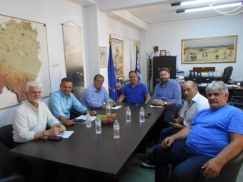 Συνάντηση δήμαρχων των νομών Καρδίτσας και Ευρυτανίας με Χατζηδάκη για τα αιολικά στα Άγραφα