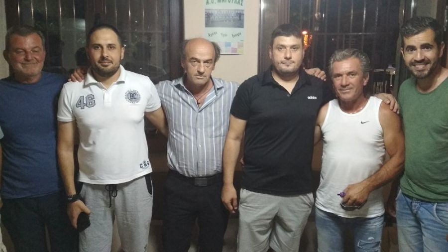 Κώστας και Σάκης Νταβουλιάκος στον πάγκο του Α.Ο. Μαγούλας