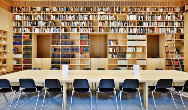 Απόφαση για χορήγηση δωρεάν βιβλίων και εισιτηρίων θεατρικών παραστάσεων από τον ΟΑΕΔ σε 350.000 δικαιούχους
