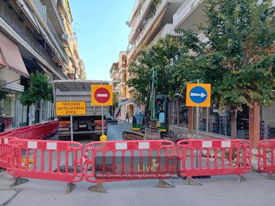 «Επιστροφή» στην οδό Κουμουνδούρου για το έργο αποκατάστασης των πεζοδρομίων (+Φωτο +Βίντεο)