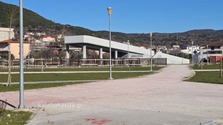 Καλαμπάκα: Στο νοσοκομείο Τρικάλων ανήλικος, μετά από πτώση από ύψος στο πάρκο ”Χρήστος Σινάνης”