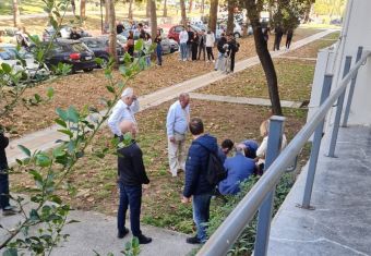 Θεσσαλονίκη: Φοιτητής έπεσε από τον 3ο όροφο της Νομικής Σχολής ενώ παρακολουθούσε το μάθημα