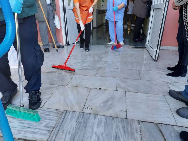 Έσπασαν τα ...νερά στο Γενικό Νοσοκομείο Λάρισας! (+Φωτο)