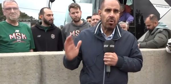 Η αντίπαλος του ΑΣΚ από την Τουρκία, "κόλλησε" στο μπλόκο των αγροτών στη Θήβα! (+Βίντεο)