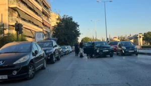 Λάρισα: Σύγκρουση δύο ΙΧ στη συμβολή των οδών Ιωαννίνων και Τρικάλων