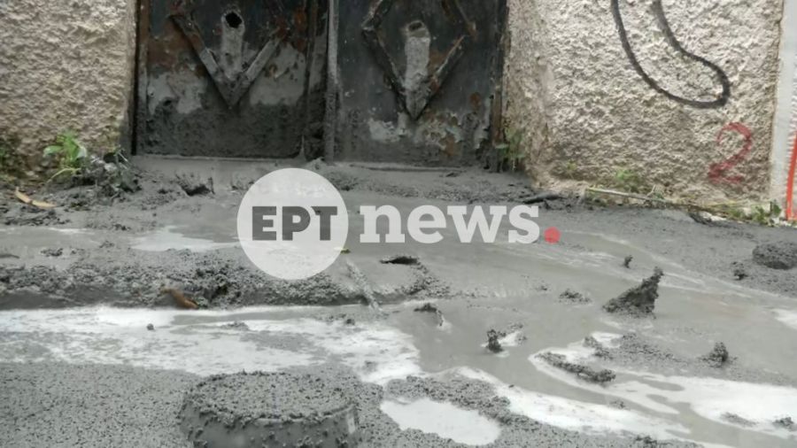 Τσιμέντο "αναβλύζει" από εγκαταλελειμμένο κτίριο της Αθήνας (+Βίντεο)
