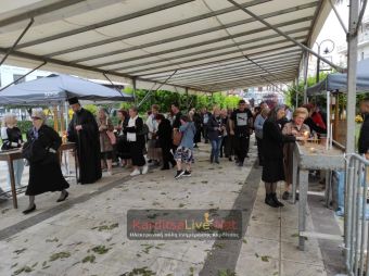 Μεγάλος αριθμός πιστών από νωρίς το πρωί της Δευτέρας (12/5) για να προσκηνύσει την Ιερά Ζώνη της Παναγίας στην Καρδίτσα (+Φωτο)