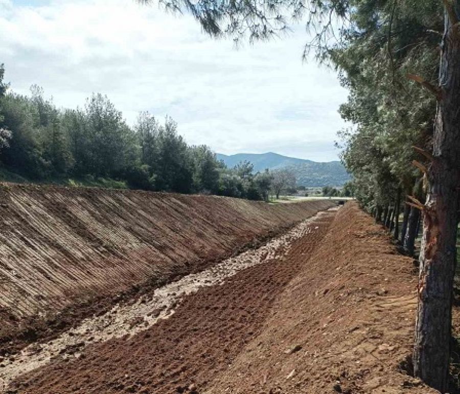 Καθαρισμός και διευθέτηση του ρέματος Λακούλα στην Ελάτεια