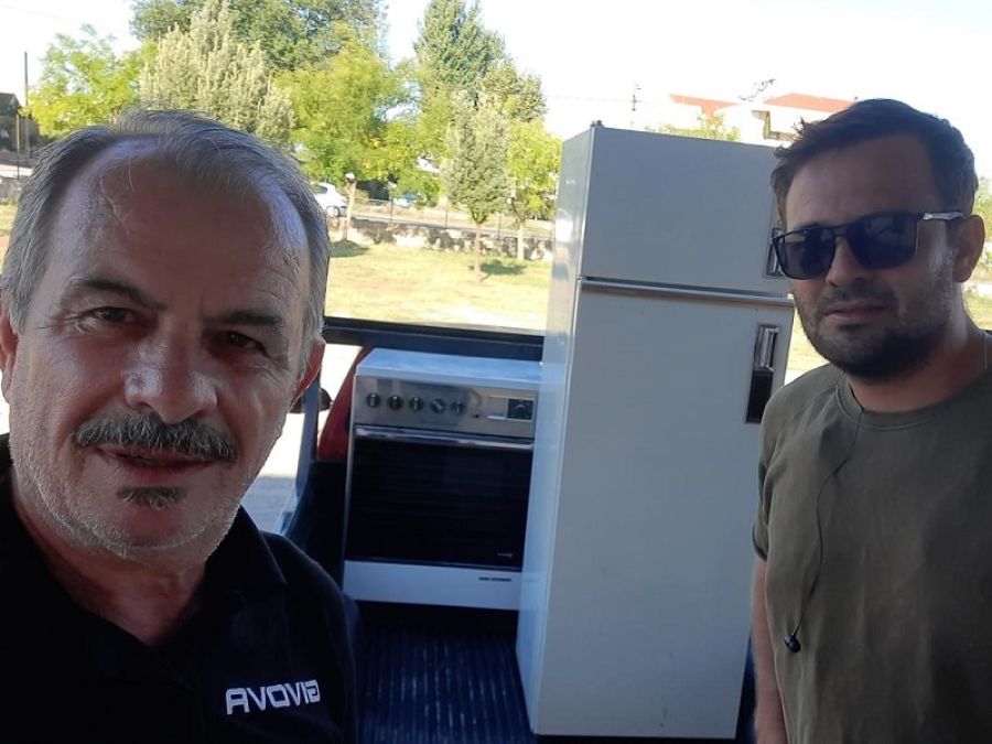 Καρδιτσιώτης προσέφερε μέσω Κοινωνικού Παντοπωλείου ηλεκτρικές συσκευές σε αναξιοπαθούντες συμπολίτες