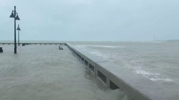 Φλόριντα: Ετοιμάζονται για την «Αποκάλυψη» από τον τυφώνα Ίαν