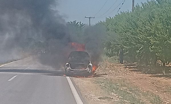 Κάηκε ολοσχερώς αυτοκίνητο στο δρόμο Ελασσόνας – Τυρνάβου