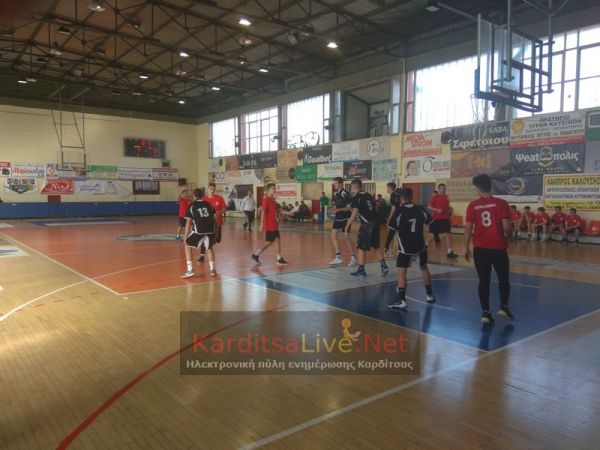 Πρόκριση στα προημιτελικά του μπάσκετ για τα αγόρια του 4ου ΓΕΛ Καρδίτσας (+Φώτο)