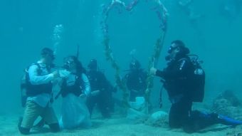 Ο πρώτος υποβρύχιος γάμος της Ελλάδας τελέστηκε στην Αλόννησο! (+Βίντεο)