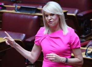 Παραιτήθηκε από τους «Δημοκράτες» η Τζάκρη με καταγγελίες κατά Κασσελάκη