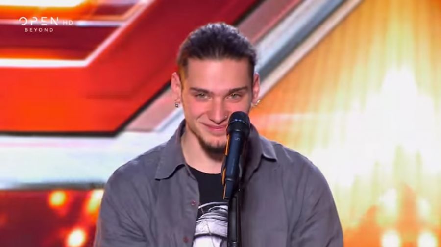 Έκλεψε τις εντυπώσεις στο &quot;X-Factor&quot; ο 19χρονος Καρδιτσιώτης Δημήτρης Παπατσάκωνας (+Βίντεο)