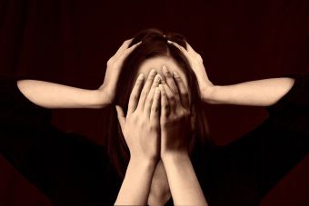Έρευνα συνδέει τα τραυματικά γεγονότα στην παιδική ηλικία με τους πονοκεφάλους
