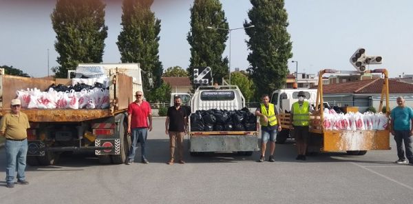 600 δέματα αλληλεγγύης από την Περιφέρεια Θεσσαλίας για τις ανάγκες σεισμόπληκτων οικογενειών