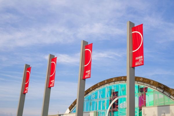Ανακάλυψε τον καλοκαιρινό σου εαυτό στο Fashion City Outlet!