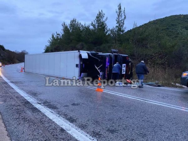 Βράχος προκάλεσε εκτροπή νταλίκας στο δρόμο Λαμίας - Δομοκού (+Φώτο +Βίντεο)