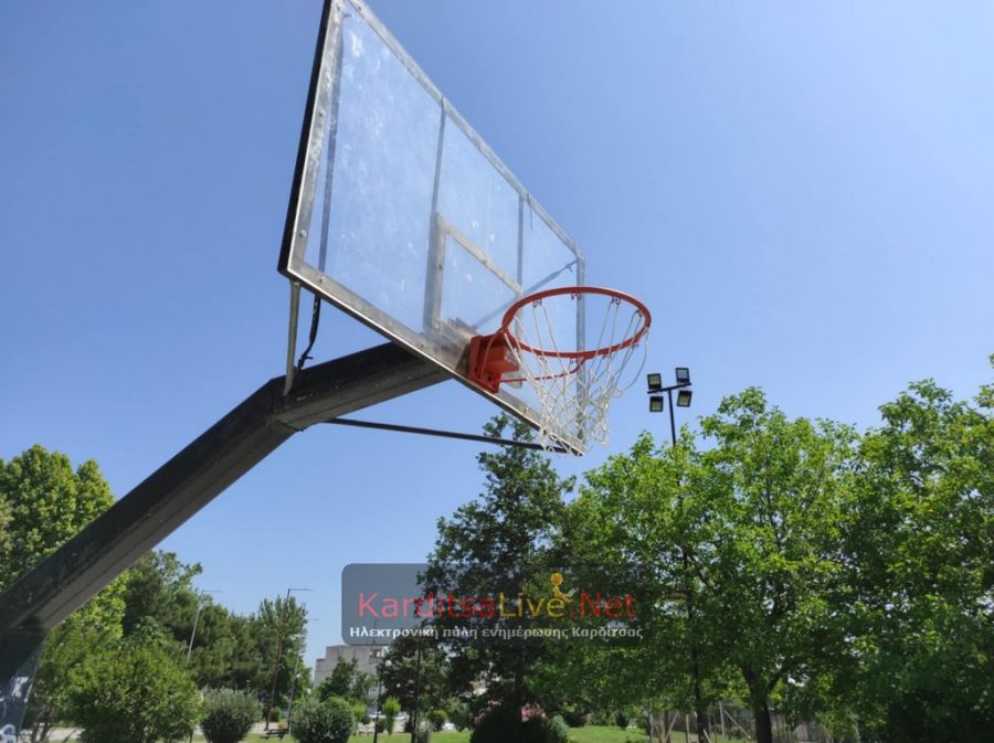 Νέα στεφάνια και διχτάκια τοποθετήθηκαν στα γήπεδα μπάσκετ Αθλητικού Πάρκου και Παλέρμου (+Φωτο)
