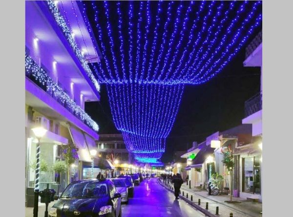 Την Κυριακή (11/12) η φωταγώγηση του Χριστουγεννιάτικου Δέντρου στην κεντρική πλατεία των Σοφάδων