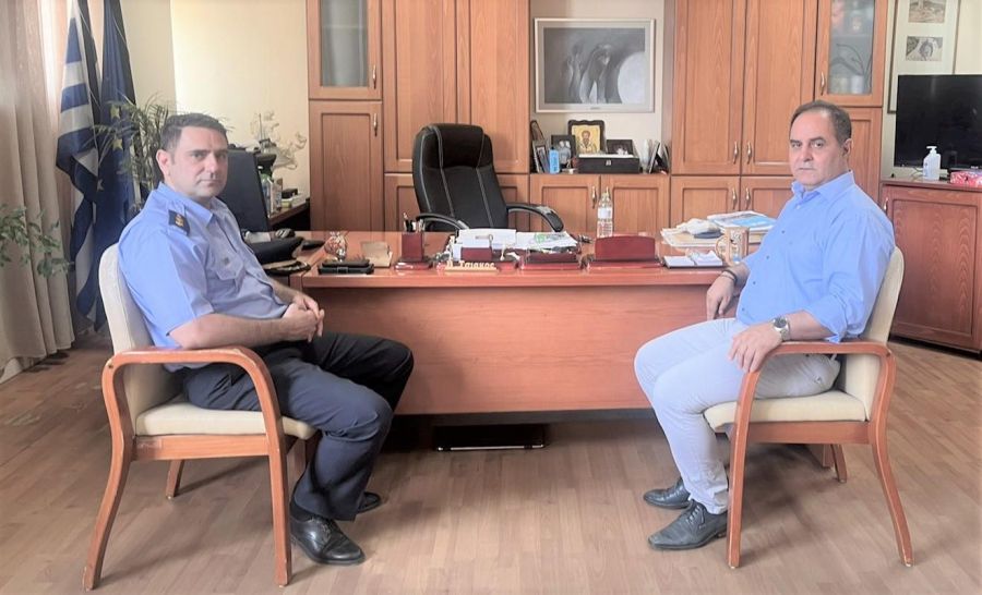 Επίσκεψη του διοικητή της Π.Υ. Καρδίτσας στο Δήμαρχο κ. Βασίλη Τσιάκο