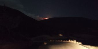 Φάρσαλα: Σε εξέλιξη από το βράδυ της Τρίτης πυρκαγιά στο όρος Κασιδιάρης