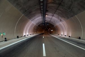 Κλείνουν για ένα 12ωρο οι σήραγγες Αγ. Κωνσταντίνου και Καμένων Βούρλων