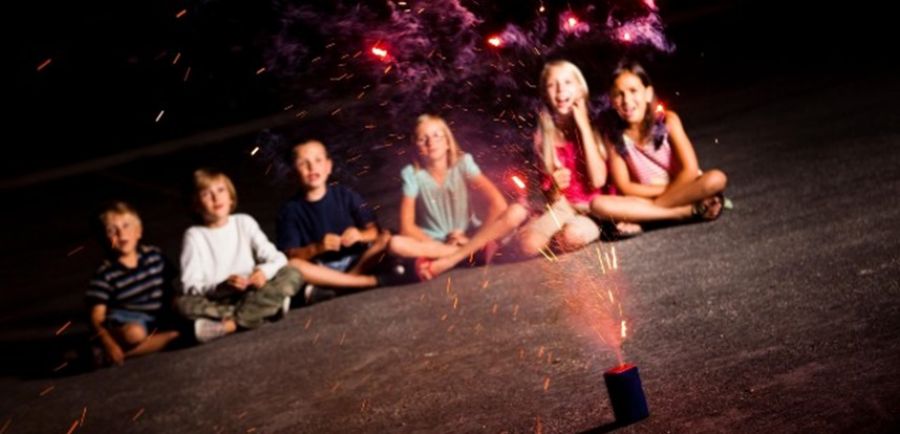 Μπορούν τα παιδιά να χρησιμοποιούν πυροτεχνήματα με ασφάλεια;