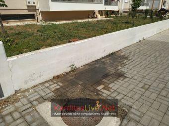 Αγανακτισμένοι διαμένοντες των νέων Εργατικών κατοικιών ΟΑΕΔ από διαρροές του δικτύου ακαθάρτων (+Φώτο +Βίντεο)