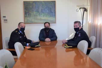 Επίσκεψη του Περιφερειακού Διοικητή Πυροσβεστικής στο Δήμαρχο Καρδίτσας