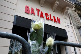 Η Γαλλία αποτίει φόρο τιμής στα θύματα των επιθέσεων της 13ης Νοεμβρίου 2015