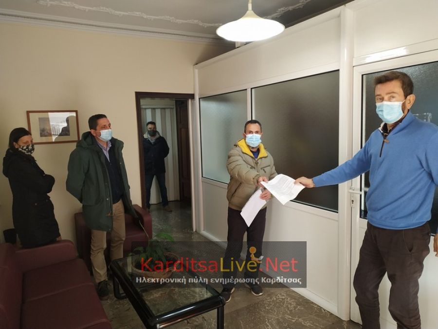 Αντιπροσωπεία Συλλόγων Γονέων στον Δ/ντή Π.Ε. Καρδίτσας για την ασφάλεια στα Δημοτικά Σχολεία (+Βίντεο)