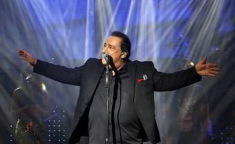 Έφυγε από τη ζωή ο τραγουδιστής Βασίλης Καρράς