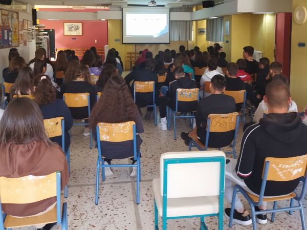 Γυμνάσιο Λ.Τ. Μητρόπολης: "Από την Ακτή ως την Άβυσσο"