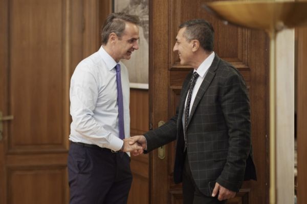 Πραγματοποιήθηκε η συνάντηση του Πρωθυπουργού Κυριάκου Μητσοτάκη με τον νέο Περιφερειάρχη Θεσσαλίας Δημήτρη Κουρέτα