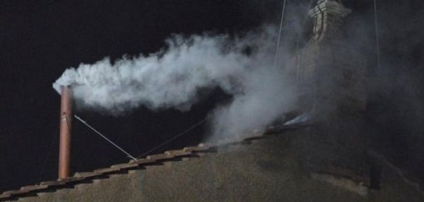 Βατικανό: O πρώτος καπνός θα βγει από την Καπέλα Σιξτίνα το απόγευμα της Τετάρτης (7/5)