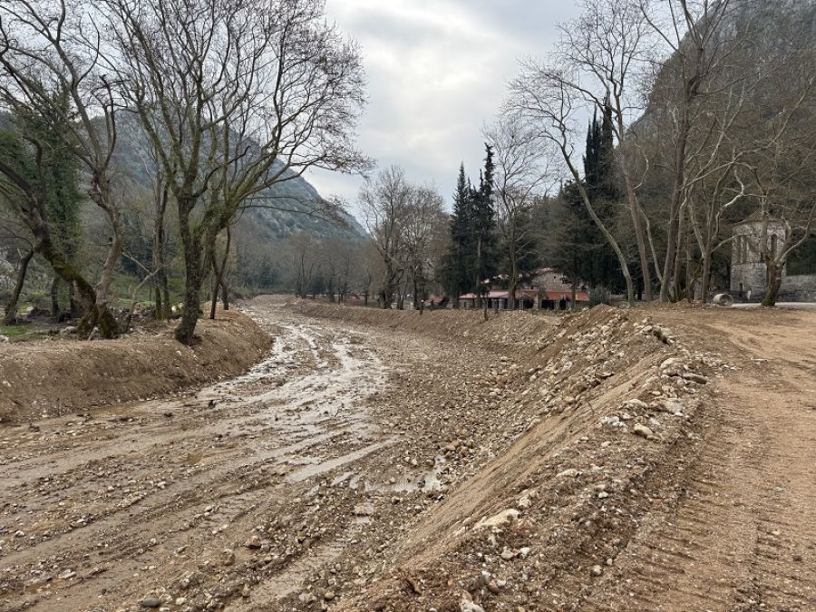 Εργασίες στο πλαίσιο του έργου «Καθαρισμός υδατορεμάτων και τεχνικών ημιορεινών και ορεινών οικισμών Π.Ε. Καρδίτσας»